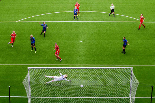 Emilie Nautnes of Arna-Bjørnar scores 0-1 behind