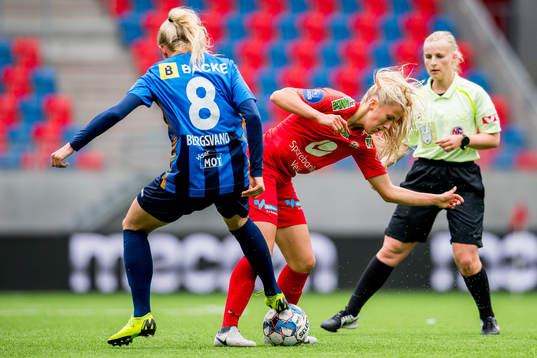 Guro Bergsvand of Stabæk and Emilie Nautnes of