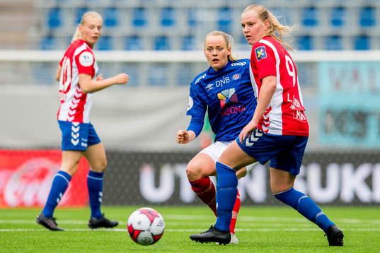 Victoria Ludvigsen of Vålerenga and Linn Huseby of Lyn
