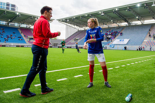Monica Knudsen, head coach of Vålerenga, and Tina Dalgård