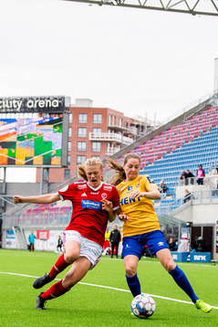 Mathilde Harviken of Fart and Elen Melhus of Trondheims-Ørn