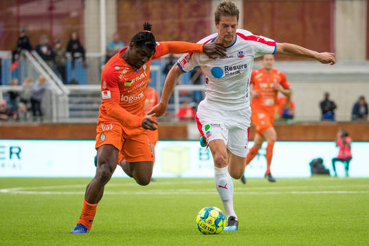 AFC Eskilstunas Samuel Nnamani och Helsingborgs Fredrik