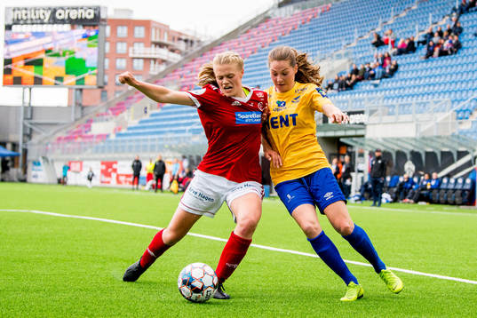 Mathilde Harviken of Fart and Elen Melhus of Trondheims-Ørn
