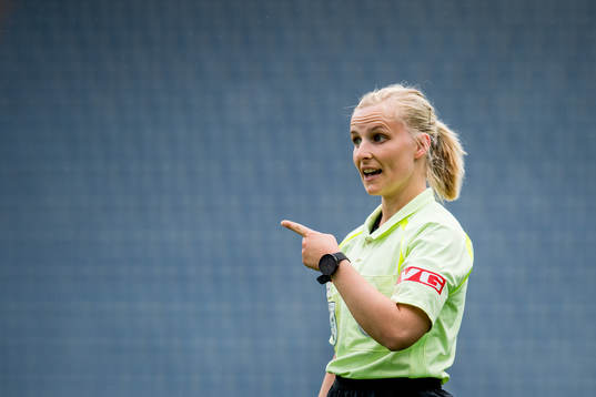 Malin Frantzen Øiseth, referee