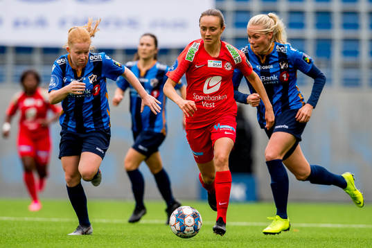 Thea Loennecken of Stabæk, Andrea Wilmann of Arna-Bjørnar