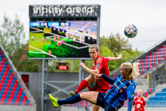 Georgia Cloepfil of Arna-Bjørnar and Guro Bergsvand of