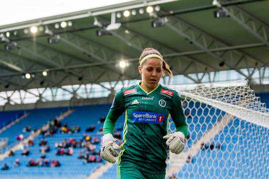 Goalkeeper Lene Lauve of Fart