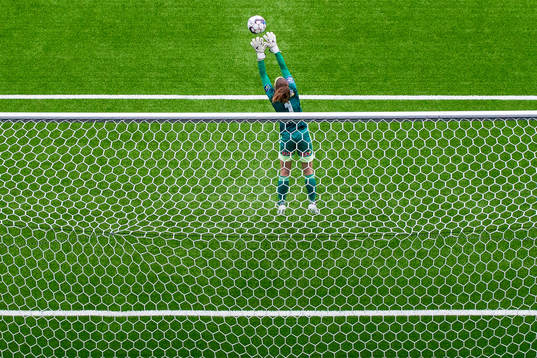 Bläddra bland fler bilder av Football, Toppserien, Fart - Trondheims-Ørn