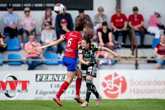 Piteås Josefin Johansson i nickduell mot Vittsjös Clara