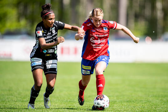 Vittsjös Catherine Bott jagas av Piteås Madelen Janogy