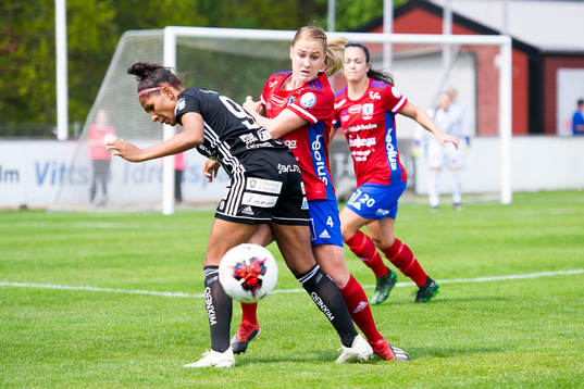 Vittsjös Catherine Bott stoppar Piteås Madelen Janogy