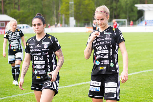 Piteås Fernanda Da Silva och Linnea Selberg deppar