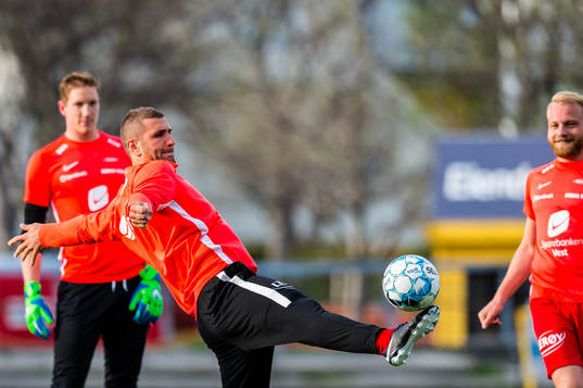 Azar Karadas of Brann