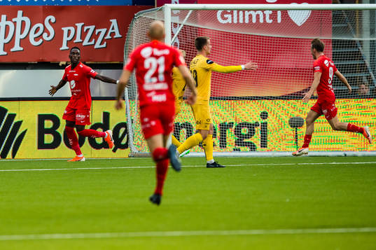 Karamoko Daouda Bamba of Brann celebrates