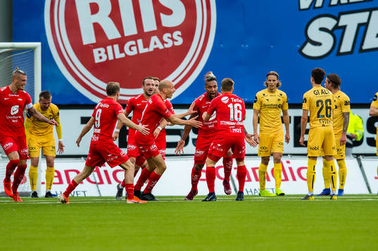 Bismar Gilberto Acosta Evans of Brann celebrates