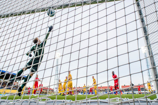 Bismar Gilberto Acosta Evans of Brann scores the 0-2 goal