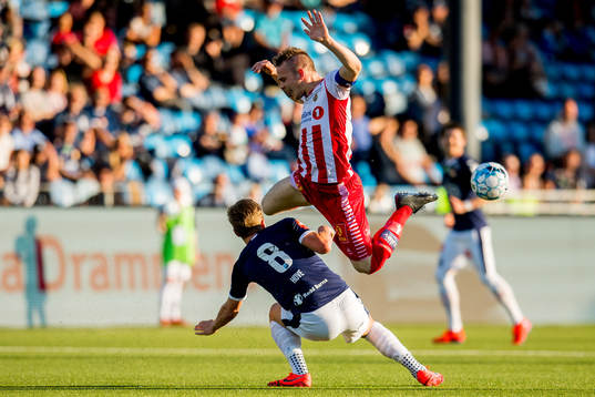 Johan Hove of Strømsgodset and Kent-Are Antonsen of Tromsø