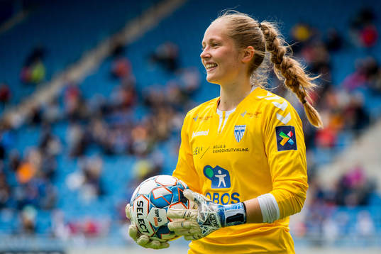 Goalkeeper Aurora Mikalsen of Kolbotn