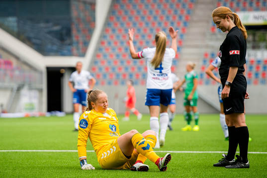 Goalkeeper Aurora Mikalsen of Kolbotn