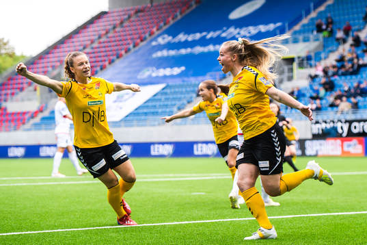 Therese Sessy Åsland of LSK kvinner celebrates