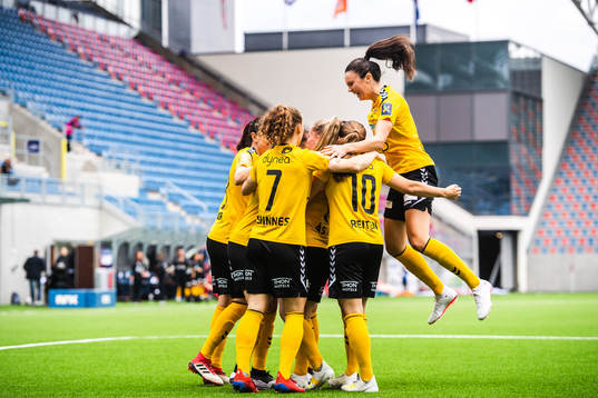 Therese Sessy Åsland of LSK kvinner celebrate with