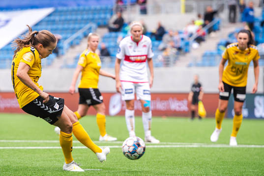 Guro Reiten of LSK kvinner scores 0-3