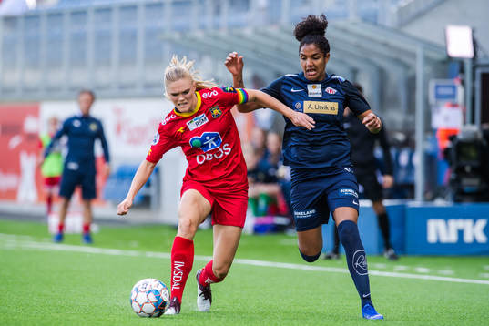 Bläddra bland fler bilder av Football, Toppserien, Røa - Avaldsnes