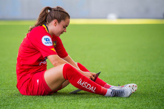 Rebecka Holum of Røa looks dejected
