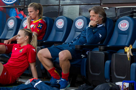 Geir Nordby, head coach of Røa, looks dejected