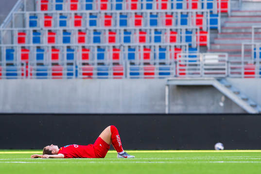 Rebecka Holum of Røa looks dejected