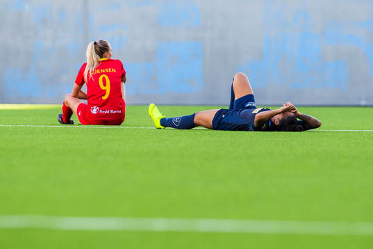 Synne Sofie Jensen of Røa and Giovanna de Oliveira of