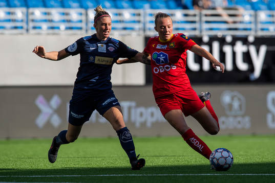 Robyn Decker of Avaldsnes and Synne Sofie Jensen of Røa