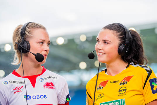 Stine Hovland of Sandviken and Ingrid Engen of LSK kvinner