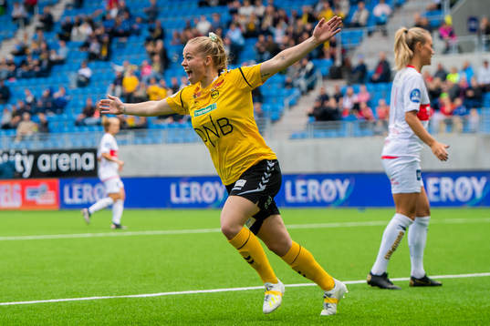 Therese Sessy Åsland of LSK kvinner celebrates