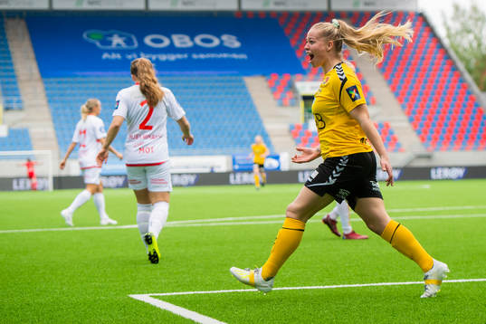 Therese Sessy Åsland of LSK kvinner celebrates