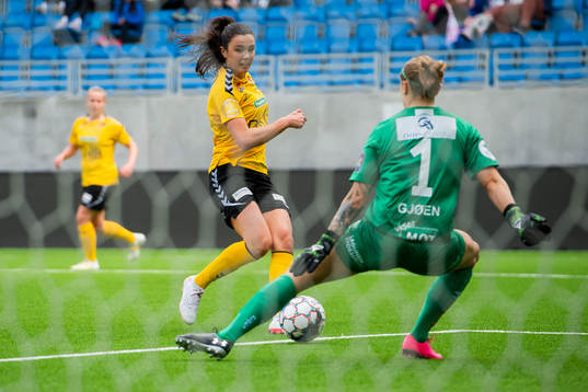 Ingrid Engen of LSK kvinner scores 0-2 behind goalkeeper