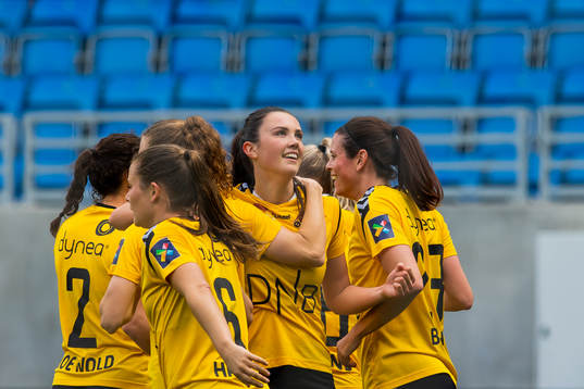 Ingrid Engen of LSK kvinner celebrates with her teammates