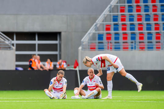 Ingrid Ryland, Lisa Naalsund and Stine Hovland of Sandviken