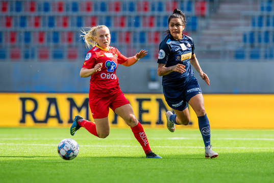 Vilde Gullhaug Birkeli of Røa and Brena De Oliveira of