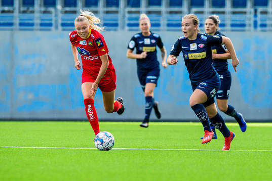 Synne Sofie Jensen of Røa and Olaug Tvedten of Avaldsnes