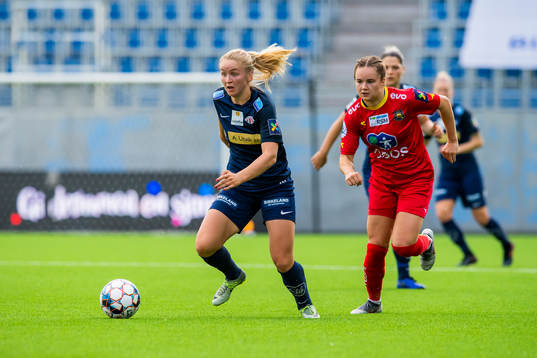 Anna Jøsendal of Avaldsnes and Rebecka Holum of Røa