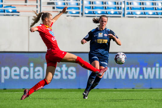 Vilde Anett Fjelldal of Røa and Nathalie Utvik of Avaldsnes