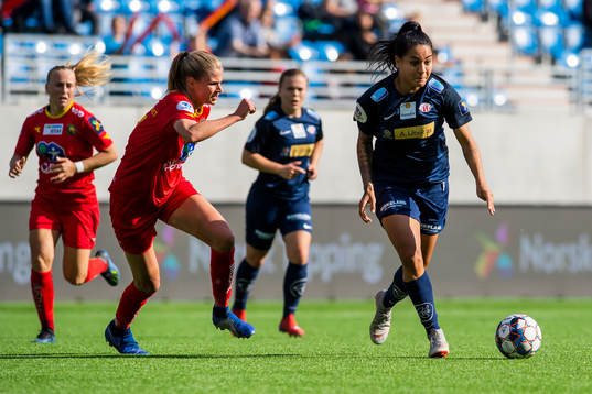 Justine Monique Vanhaevermaet of Røa and Brena De Oliveira