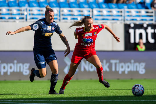 Robyn Decker of Avaldsnes and Synne Sofie Jensen of Røa