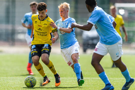 Elfsborgs Endrit Kutllovci och Malmö FF's Alvin Holmgren