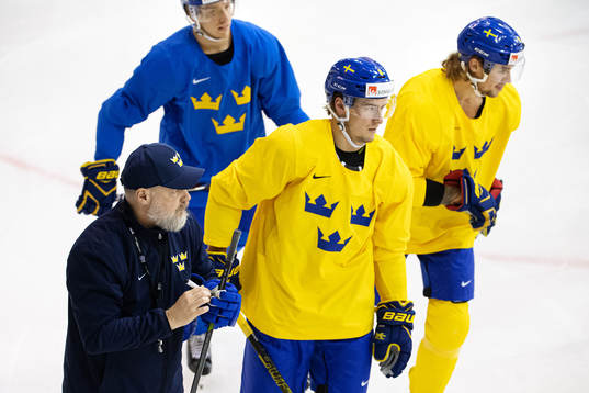 Head coach Rikard Grönborg and Robert Hägg of Sweden at a