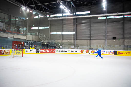 Elias Pettersson of Sweden stays