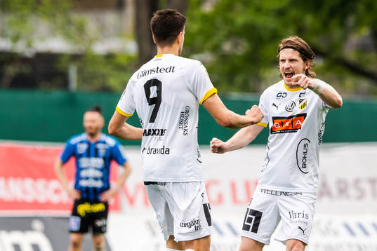 Häckens Alexander Jeremejeff jublar