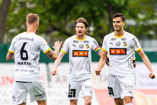 Häckens Alexander Jeremejeff jublar med Erik Friberg
