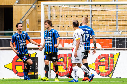 Sirius Philip Haglund och Sam Lundholm jublar